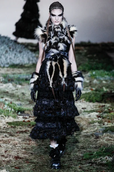 Look 19